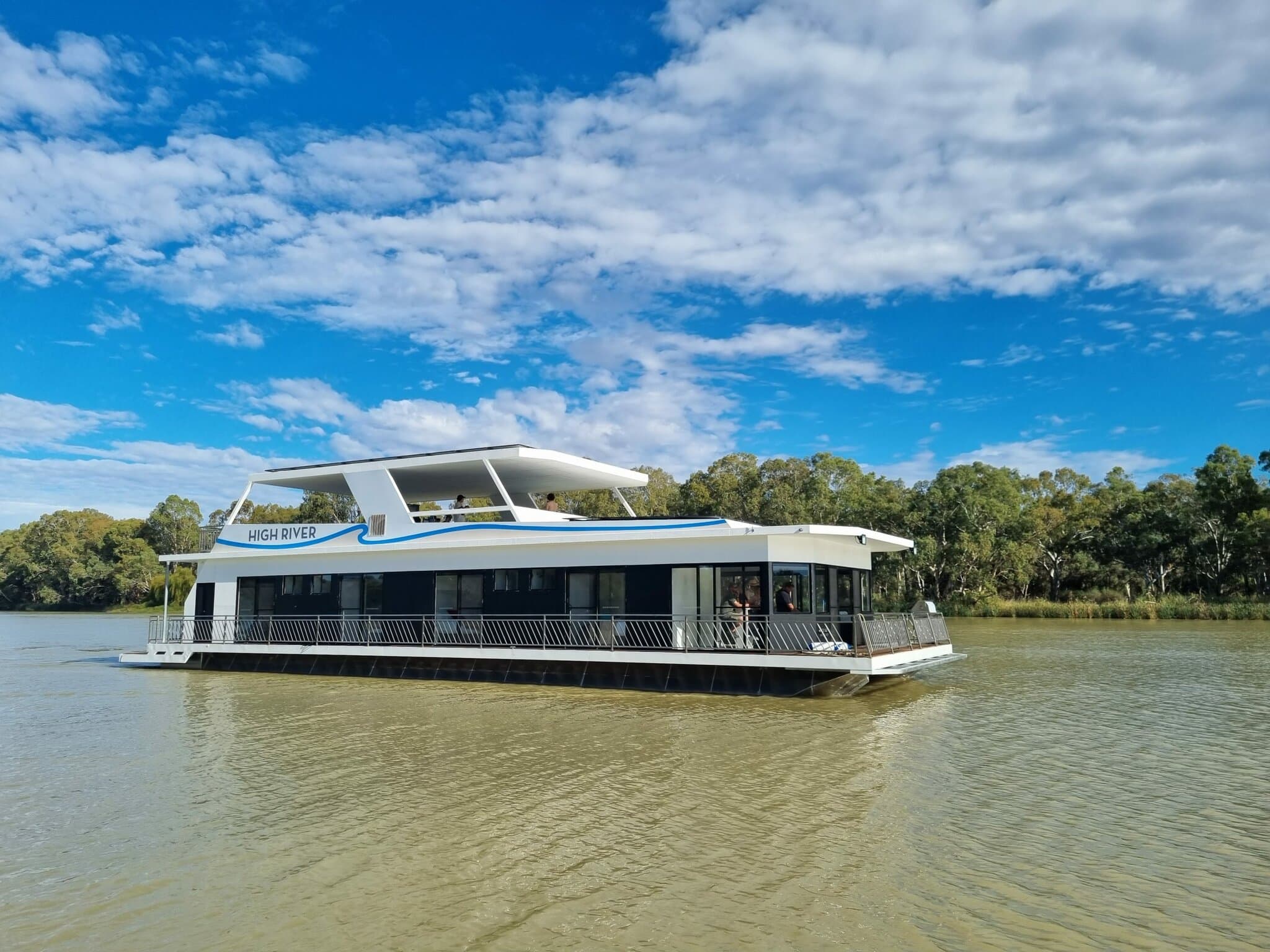 High River Our New Luxury Houseboat | Murray River Trails